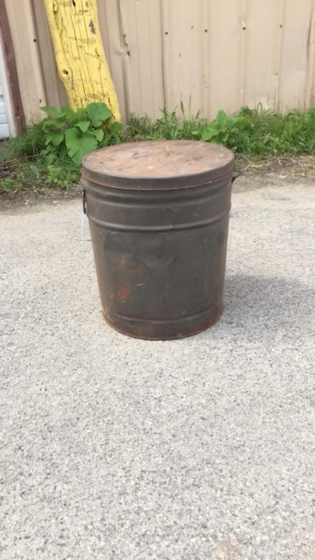 Rental store for VINTAGE TIN WITH LID in Auburn IN